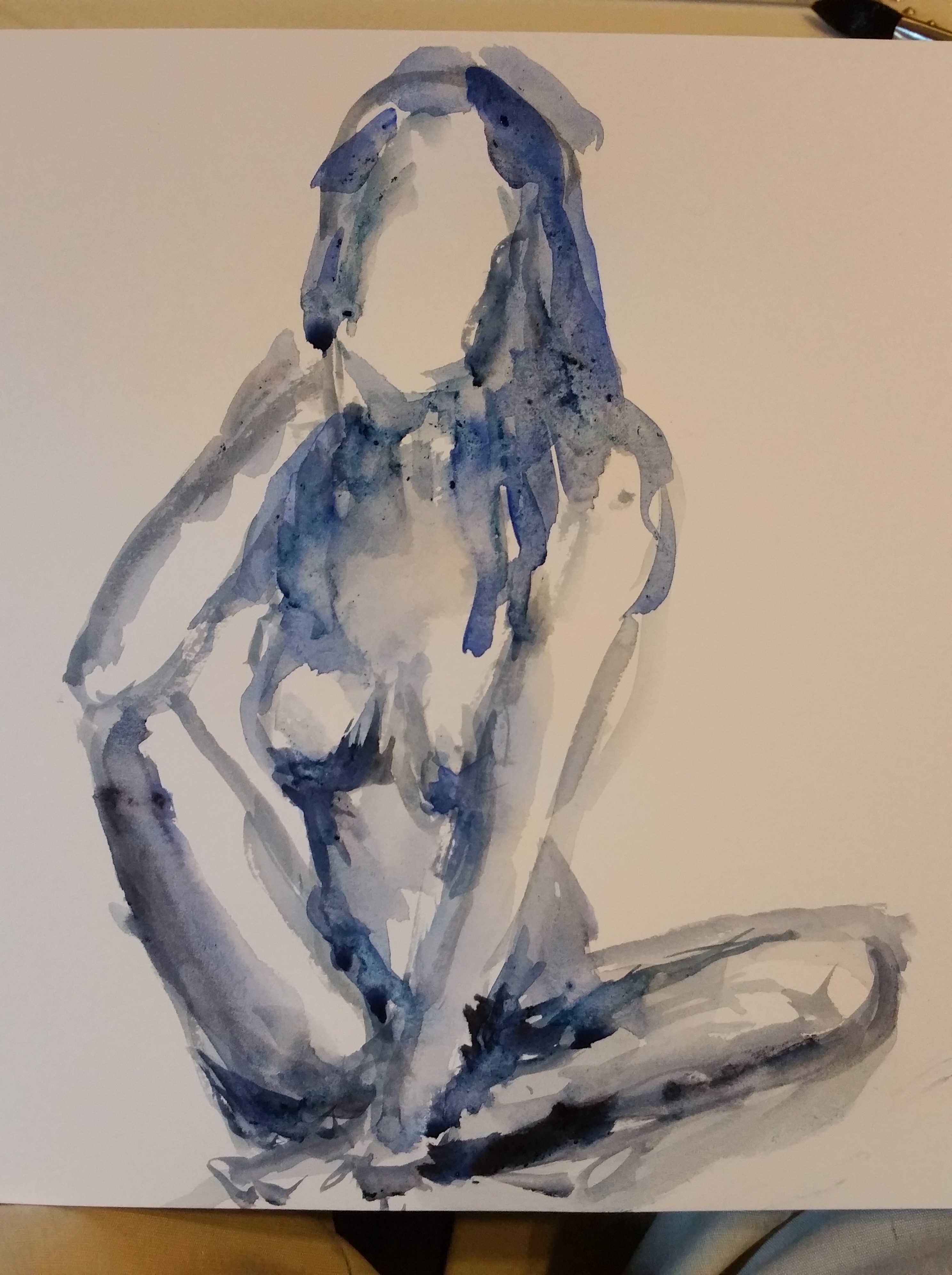  Croquis aquarelle bleu femme face assise  cours de dessin 
