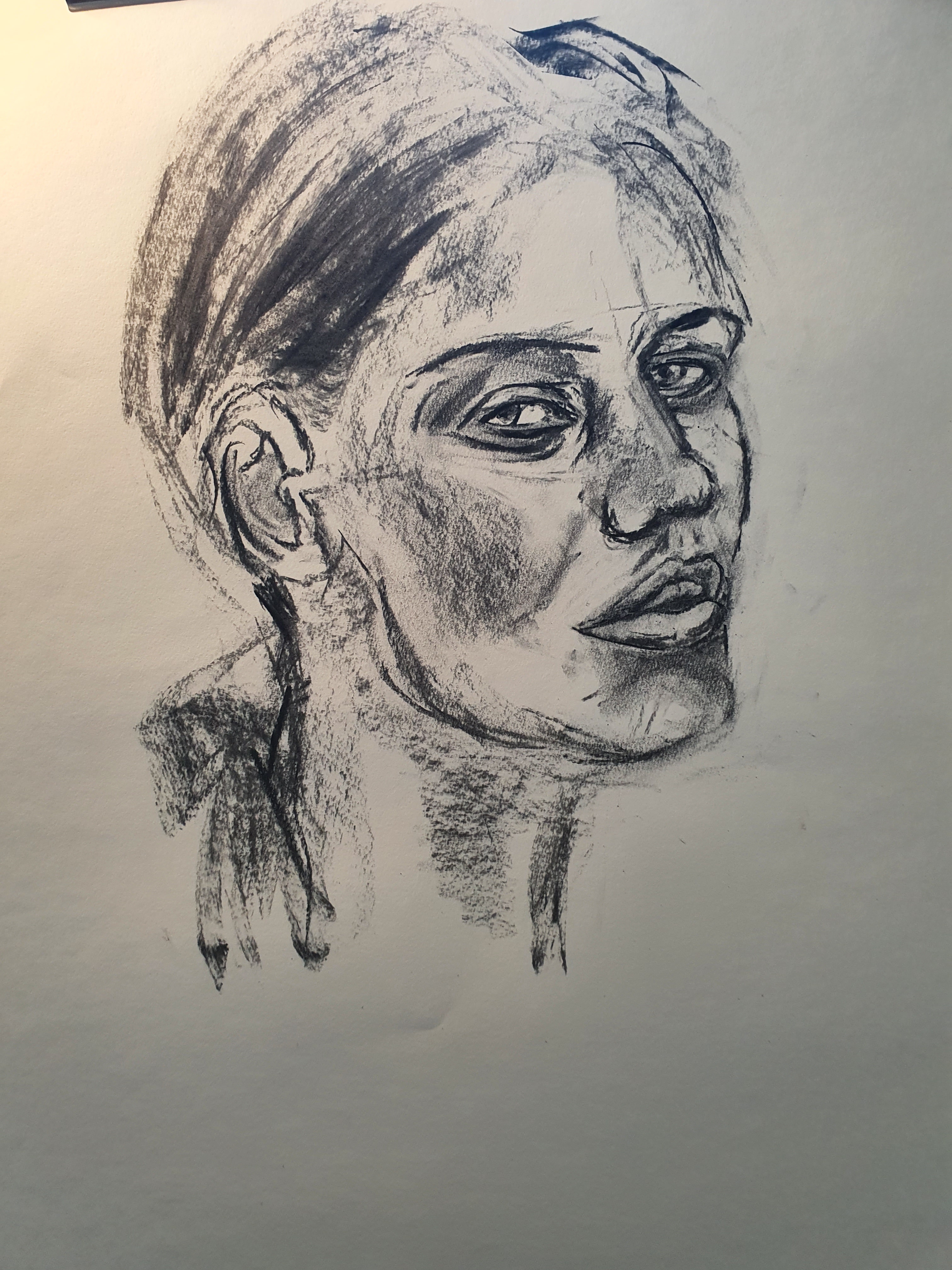  Portraits au fusain sur papier visage  cours de dessin 